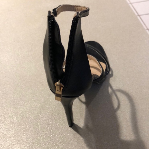 Black sandals size 7 1/2 - Picture 2 of 3